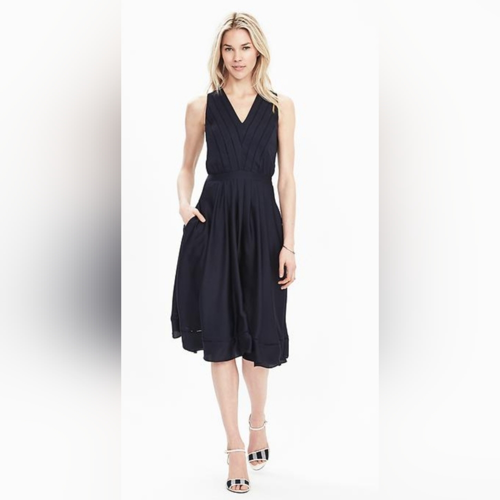 Banana Republic Satin‎ Midi Vee Navy Dress ~ Size 2 ~ V-Neck
